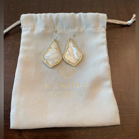 Kendra Scott Alex gold drop earrings in Ivory Pearl - Picture 1 of 2
